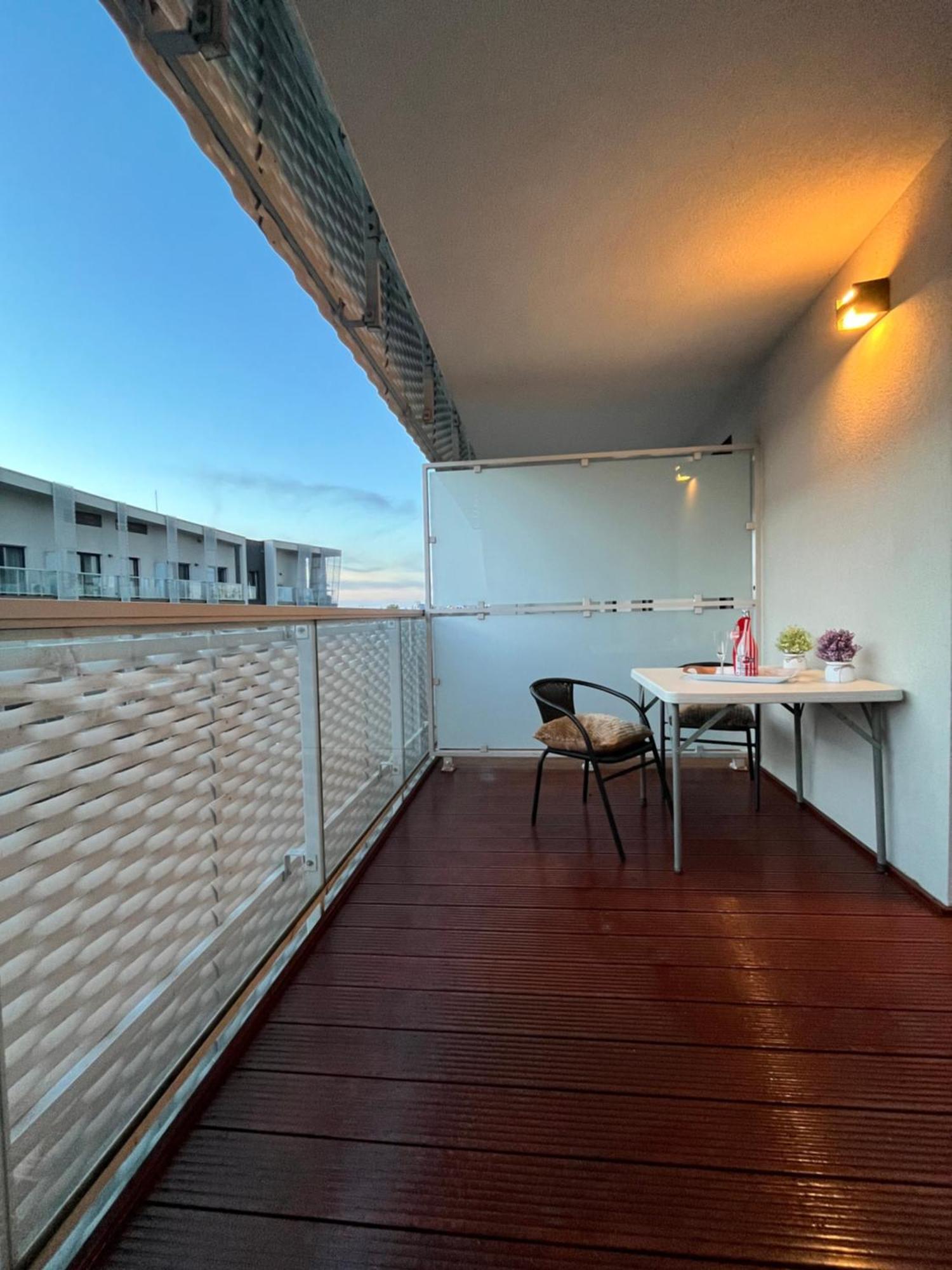 Family House By The River Odra -Panoramic Terrace - 3Room Apartment With 2 Separate Bedrooms And 2 Balconies By Wroapart-Pl- Perfect For Family & Business Stays Breslau Exterior foto